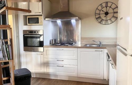 Saint-Andre-dʼApchon Casa | Charmant gîte avec terrasse et piscine, ferme familiale, produits locaux, animaux acceptés - FR-1-496-143