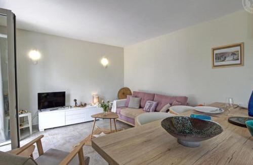 Riorges Casa | Charmant gîte moderne avec cour privée, tout équipé, parking sécurisé, au cœur du Roannais - FR-1-496-316