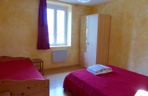 Saint-Palais Apartamento | Charmant gîte nature 2 chambres, rando GRP, près de Montluçon, cour commune - FR-1-489-418