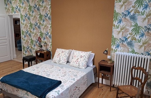 Beaumont-de-Lomagne Cama Y Desayuno | Charmant Gite aux Beaux Volumes, Jardin Privé, Idéal en Familles