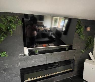 Blanzy Apartamento | Charmant logement avec cheminée,cour,wifi,Netflix