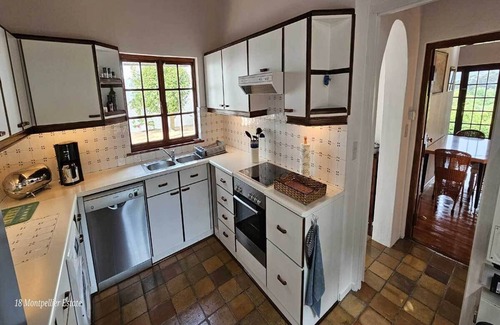 Somerset West Cabaña | Charmant Rietgedekt Self-catering Vakantiehuis met Privé Zwembad Somerset West