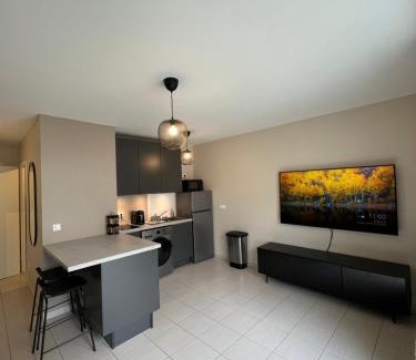 Bussy-Saint-Georges Apartamento | Charmant studio en résidence avec parking