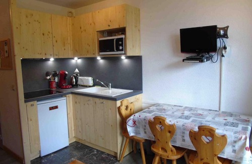 Valfrejus Apartamento | Charmant studio à Valfréjus, proche télécabine, commerces, balcon, 4 pers, animaux admis. - FR-1-561-10