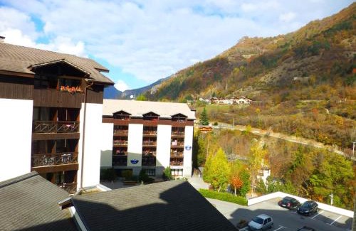 Brides-les-Bains Apartamento | Charmant studio 2* avec balcon et parking à Brides-les-Bains, proche thermes et centre village. - FR-1-512-6