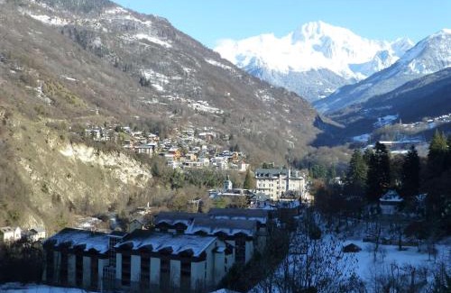 Brides-les-Bains Apartamento | Charmant studio avec balcon et parking - Proche centre et Thermes - 4 pers. - FR-1-512-79