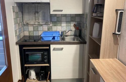 Brides-les-Bains Apartamento | Charmant studio avec balcon et parking - Proche centre et Thermes - 4 pers. - FR-1-512-79