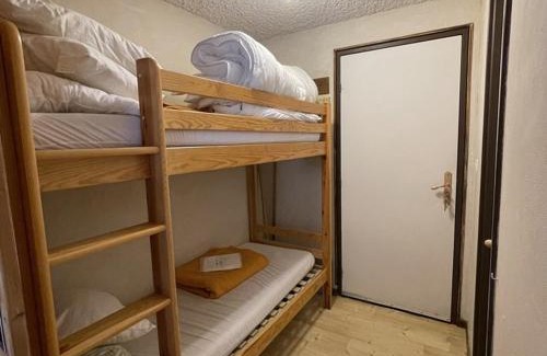 Laveissiere Apartamento | Charmant studio avec balcon, au pied des pistes et commerces à Laveissière - FR-1-787-44