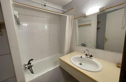Laveissiere Apartamento | Charmant studio avec balcon, au pied des pistes et commerces à Laveissière - FR-1-787-44