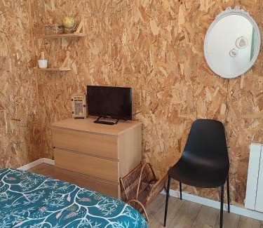 Salles Casa | Charmant Studio avec Jardin au Cœur de la Nature