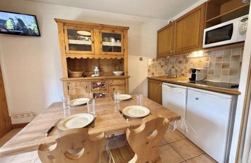 Praz-sur-Arly Apartamento | Charmant Studio Cabine à Praz-Sur-Arly, Ideal Pour 4 avec Parking, Proche Village et Remontées - FR-1-603-17