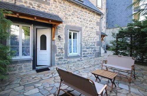 Mont-Dore Apartamento | Charmant T2 au Mont-Dore, 38m², proche thermes, terrasse et wifi, résidence calme, parking à proximité - FR-1-608-252