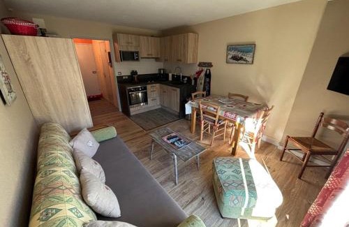 Laveissiere Apartamento | Charmant T2 avec Balcon Proche Ski - FR-1-787-127
