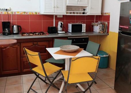 Sainte-Anne Apartamento | Charmant T2 climatisé avec terrasse, à 5 mn des belles plages de Ste Anne