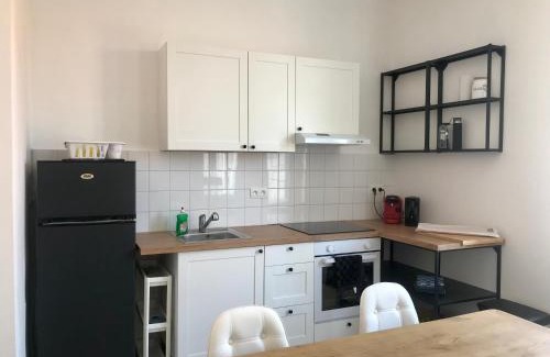 Lezignan-Corbieres Apartamento | Charmant T2 de 48m2 au cœur du village de Lézignan-Corbieres