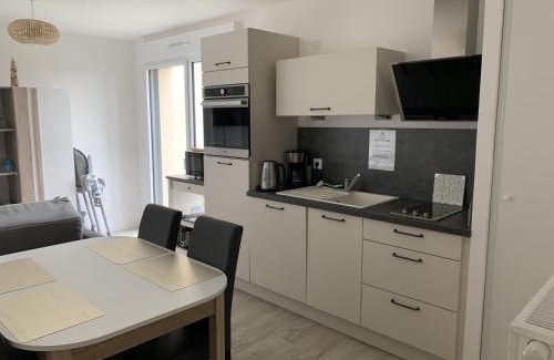 Fort-Mahon-Plage Apartamento | Charmant T2 en centre-ville avec balcon, parking privé et équipements bébé à Fort-Mahon-Plage - FR-1-482-99