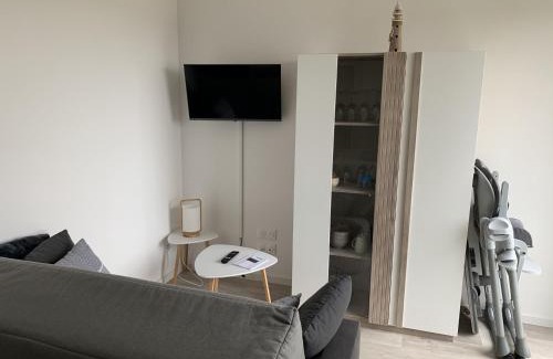 Fort-Mahon-Plage Apartamento | Charmant T2 en centre-ville avec balcon, parking privé et équipements bébé à Fort-Mahon-Plage - FR-1-482-99