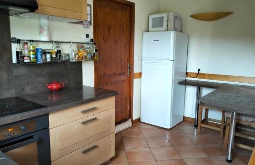 Correncon-en-Vercors Apartamento | Charmant T3 avec terrasse et jardin exposés plein sud, parking privé, à 5 min des commerces - FR-1-761-7