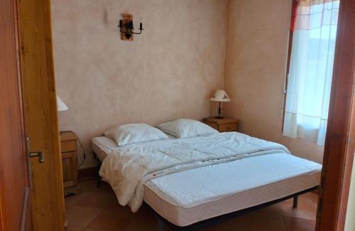 Correncon-en-Vercors Apartamento | Charmant T3 avec terrasse et jardin exposés plein sud, parking privé, à 5 min des commerces - FR-1-761-7