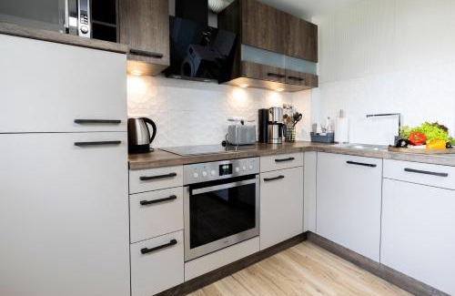 Schiffweiler Apartamento | Charmante Design-Maisonette in Schiffweiler - 2 Etagen - Self-Check-in - 2 Parkplätze - WLAN - Balkon & Garten - ruhig gelegen - Nähe See & Wald - bis 7 Pers
