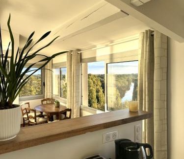 Villeneuve-les-Avignon Casa | Charmante PETITE MAISON avec vue panoramique, en centre historique, proche d'Avignon, ancienne, rénovée, climatisée, terrasse, parking public gratuit