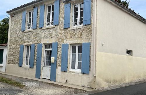 Saint-Georges-d'Oleron Casa | Charmante maison oléronnaise avec jardin, 3 chambres, centre bourg, proche plage, parking privé. - FR-1-246A-130