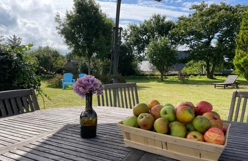 Tredrez-Locquemeau Villa | Charmante Maison Bretonne Près de la mer ; la Villa "laouen"