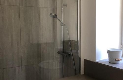 Locmaria Casa | Charmante maison à 200m de la plage, avec jardin, terrasse, et connexion Wi-Fi. - FR-1-418-91