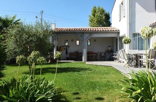 Les Portes-en-Re Casa | Charmante Maison avec Jardin, à Proximité du Centre des Portes-en-Ré, 3 Chambres, WIFI - FR-1-434-59