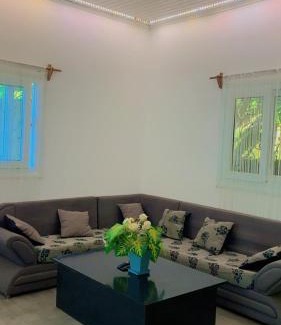 Madirokely Casa | Charmante maison de plain-pied à louer à Ambatoloaka Votre havre de paix à Nosy Be !