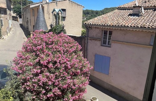 Cadenet Casa | Charmante Maison de Village Avec Jardin en Provence