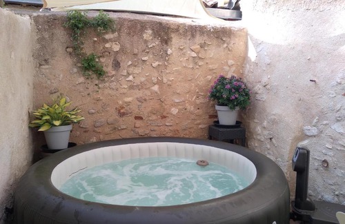 Apt Casa | Charmante Maison de village avec Jacuzzi