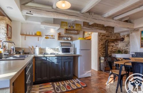 Ombree d'Anjo Casa | Charmante maison en Anjou Bleu, 2 pers, terrasse, poêle à bois, équipements bébé, cuisine équipée - FR-1-622-72