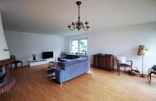 Eiserfeld Apartamento | Charmantes Ferienhaus Casa Ella mit Balkon Nähe Kinderklinik