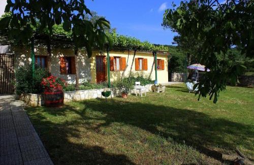 Salakovci Casa | Charmantes Ferienhaus In Bartići Mit Terrasse