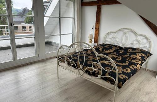 Brenig Apartamento | Charmantes Haus Nähe Bonn Köln Messe Phantasialand