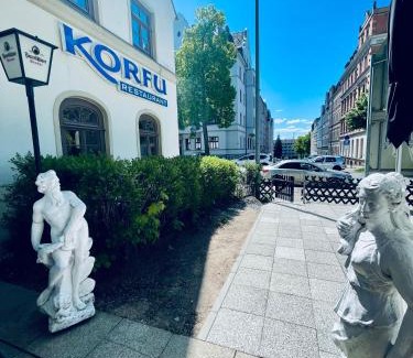 Lutherviertel Casa | Charmantes Zimmer mit Parkplatz & Restaurant
