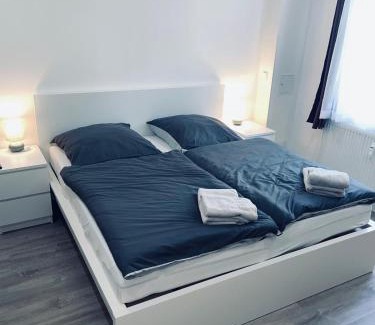 Lutherviertel Casa | Charmantes Zimmer mit Parkplatz & Restaurant
