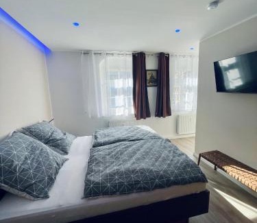 Lutherviertel Casa | Charmantes Zimmer mit Parkplatz & Restaurant