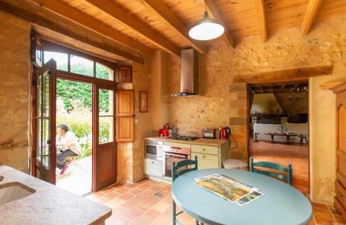 Asnieres sur Vegre Casa | Charme et authenticité : gîte pour 4 pers. en bord de rivière avec jardin enchanteur en Sarthe - FR-1-410-236
