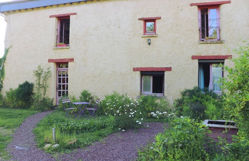 Saint-Meen-le-Grand Cabaña | Charme et Nature - Room in a mud house in Brocéliande country