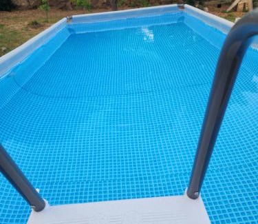 Sommieres Apartamento | Charme et piscine dans le Gard salon et deux chambres