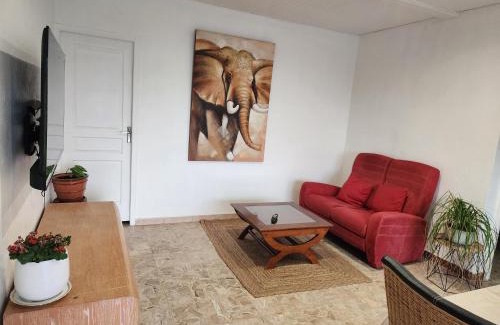 Sommieres Apartamento | Charme et piscine dans le Gard salon et deux chambres