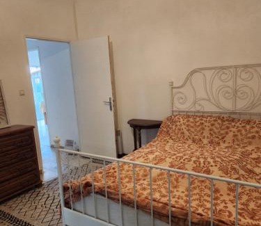 Sommieres Apartamento | Charme et piscine dans le Gard salon et deux chambres