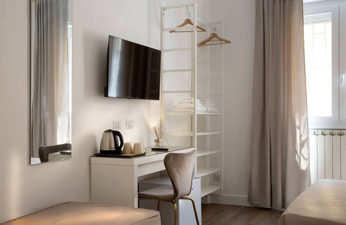 Aurelio Cama Y Desayuno | CHARME HOLIDAYS PUCCINI