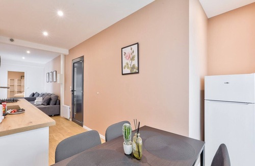 19th Arrondissement Apartamento | Charme Parisien 6 Personnes, 2 Chambres, 19ème