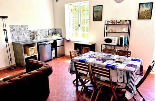 Lauzun Casa | Charme Rustique au Cœur D'un Village Médiéval