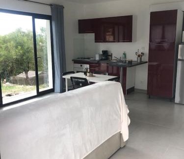 Rocbaron Apartamento | Charment logement avec parking et jardin privatif