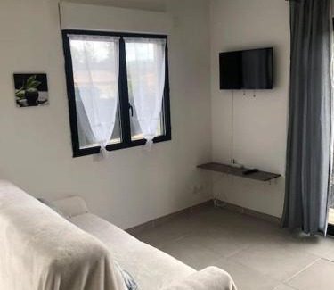 Rocbaron Apartamento | Charment logement avec parking et jardin privatif