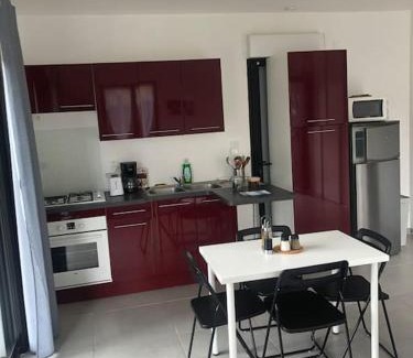 Rocbaron Apartamento | Charment logement avec parking et jardin privatif
